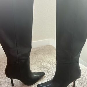 Black Stiletto Heeled Boots with Sleek Design